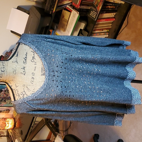 Maurices gray sweatshirt with black chevron print on edges size 1X - Picture 2 of 16